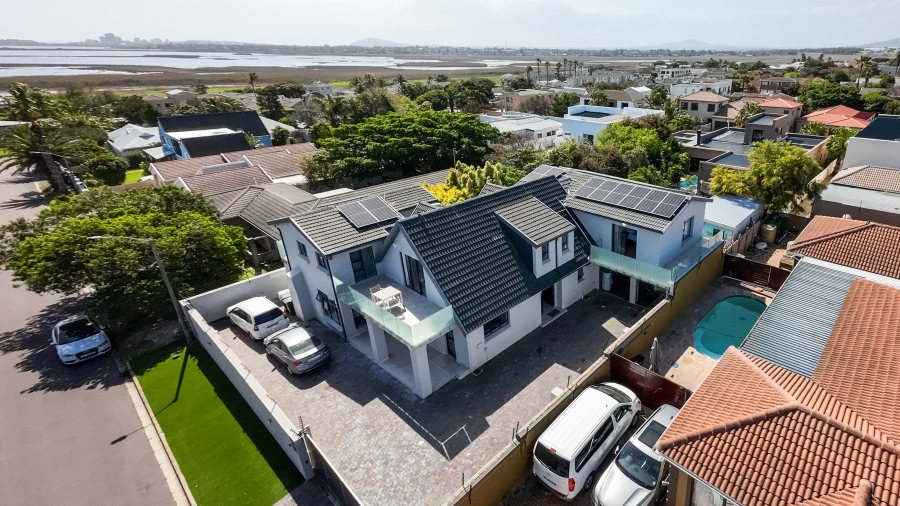 8 Bedroom Property for Sale in Milnerton Ridge Western Cape